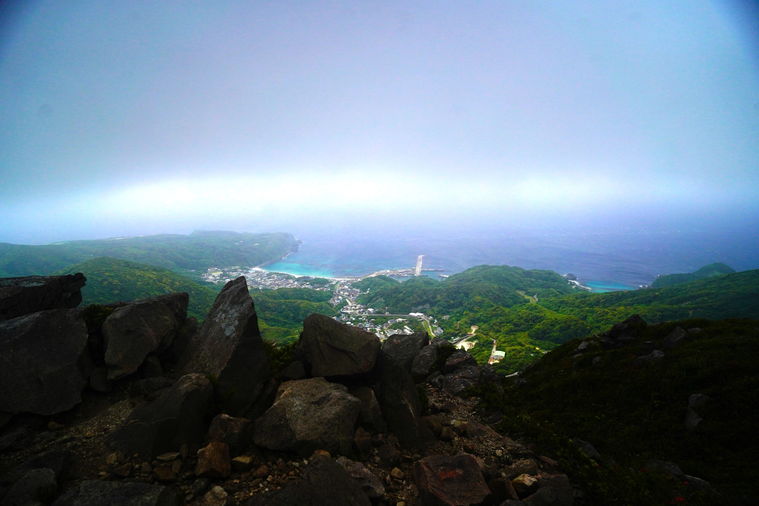 山行報告】5月23日～24日 【神津島・天上山】曇り空が魅せる幻想的な